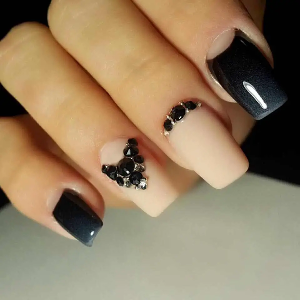 Uñas con diamantes Uñas con diamantes