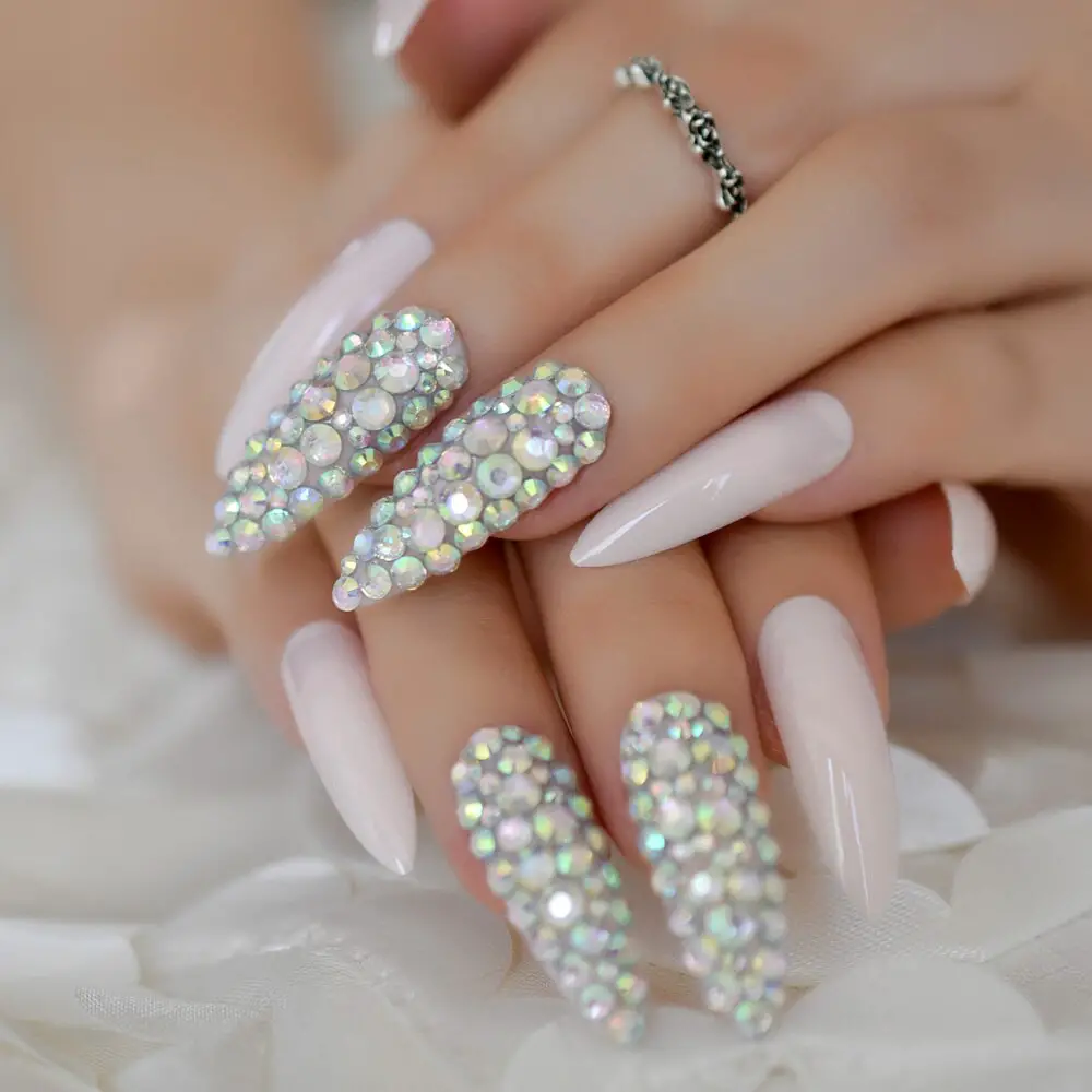 Uñas con diamantes Uñas con diamantes