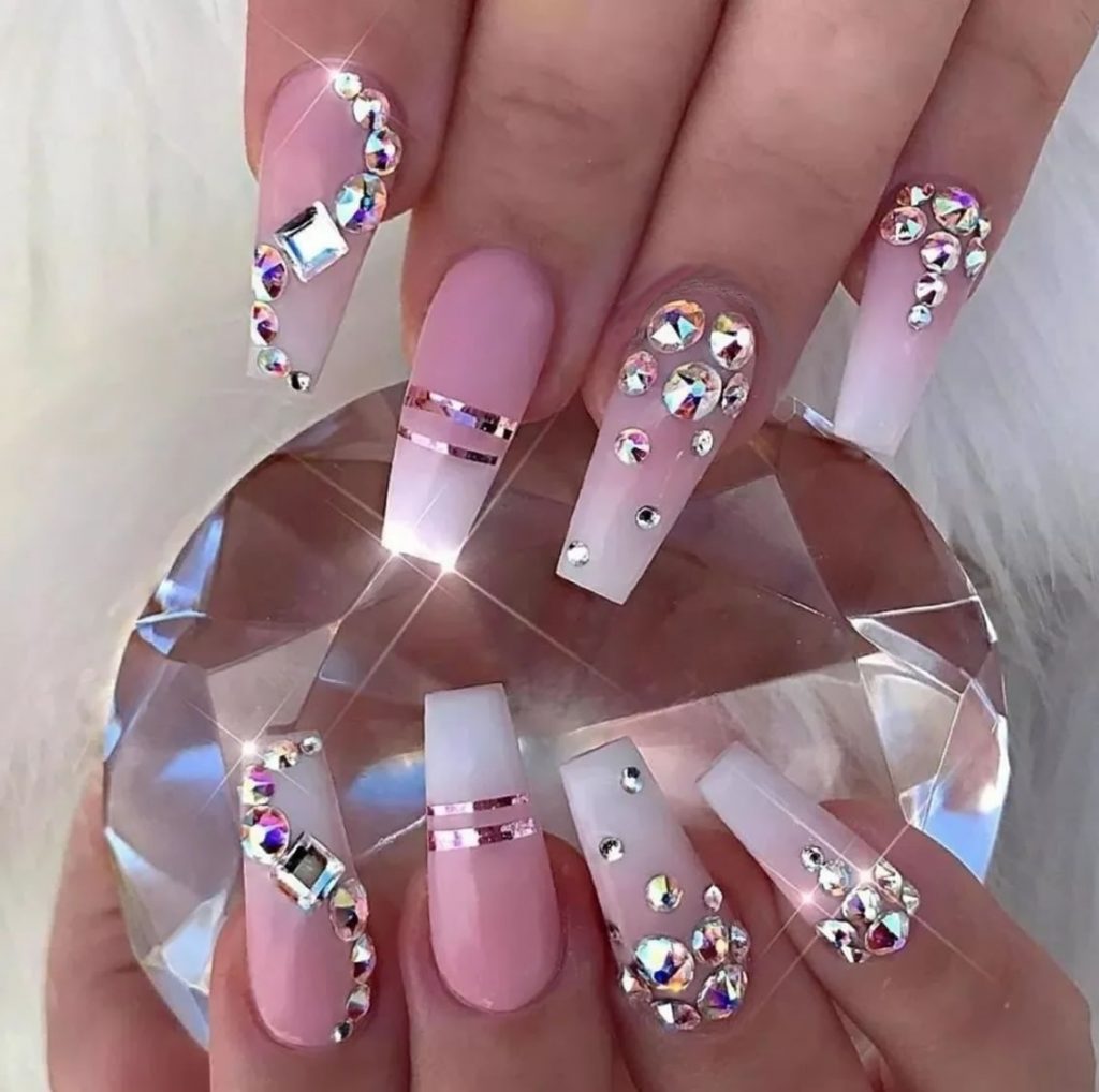 13 Estilos de uñas con diamantes para las mas chic