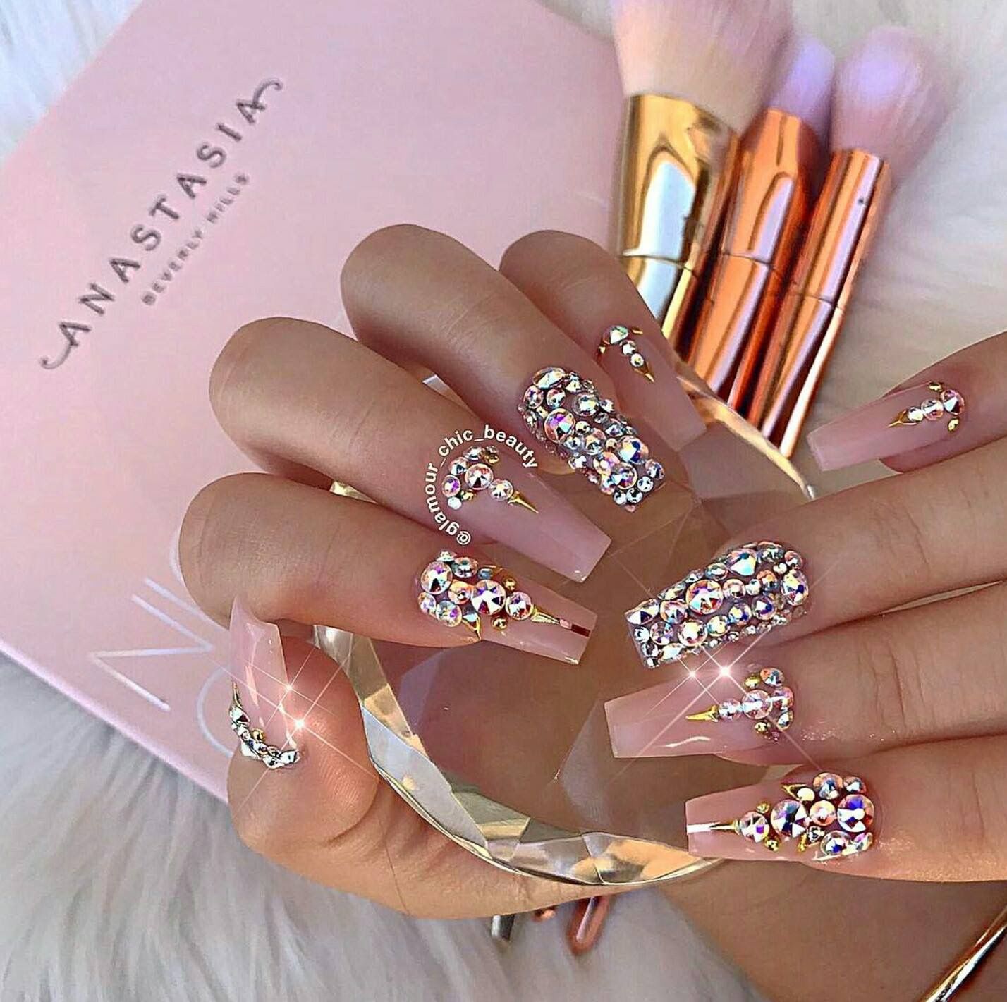 Uñas con diamantes Uñas con diamantes