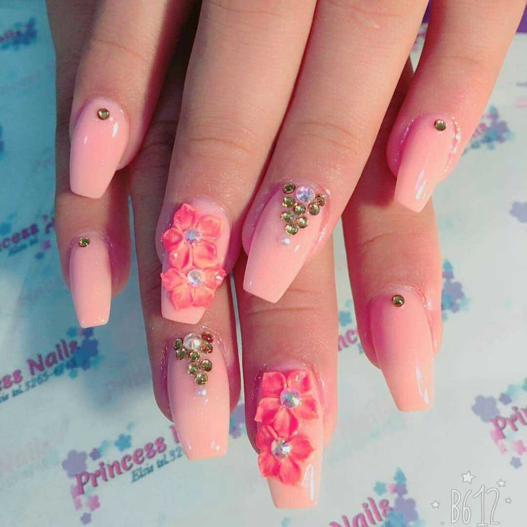 Uñas con flores en 3D Uñas con flores en 3D