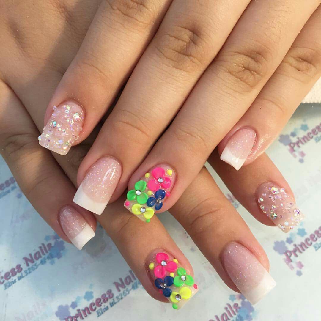 Uñas con flores en 3D Uñas con flores en 3D