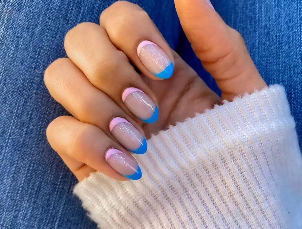 Uñas con punta de color Uñas con punta de color