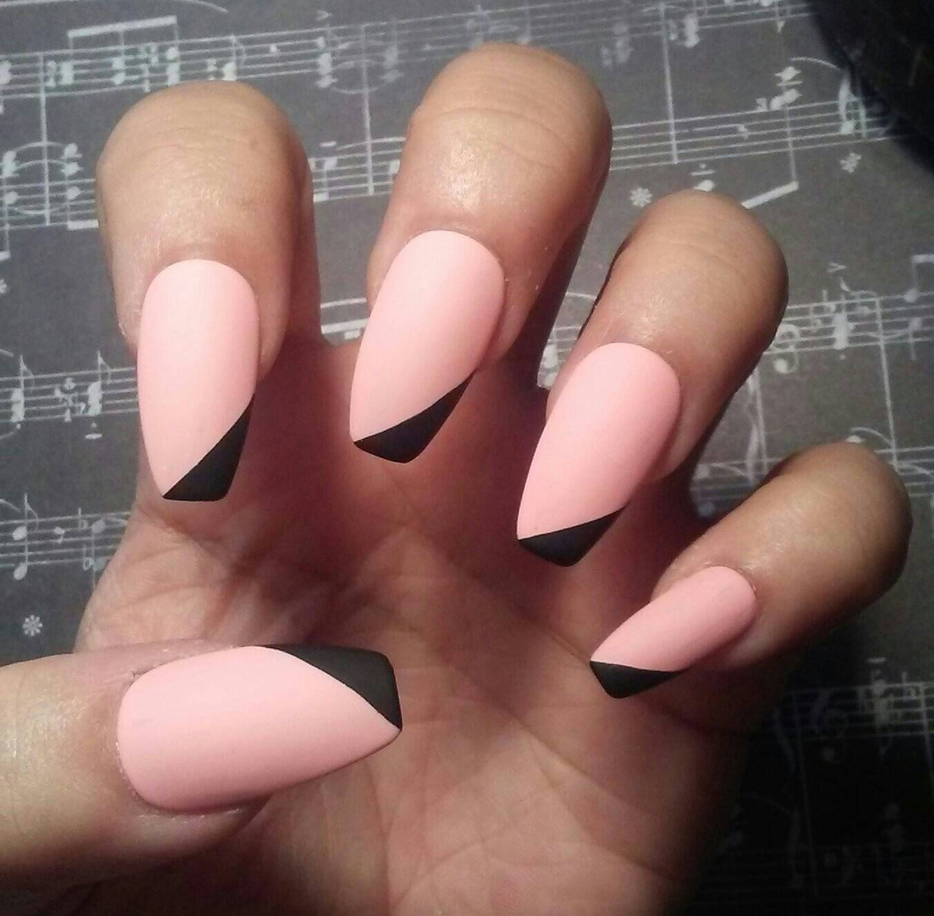 Uñas con punta de color Uñas con punta de color