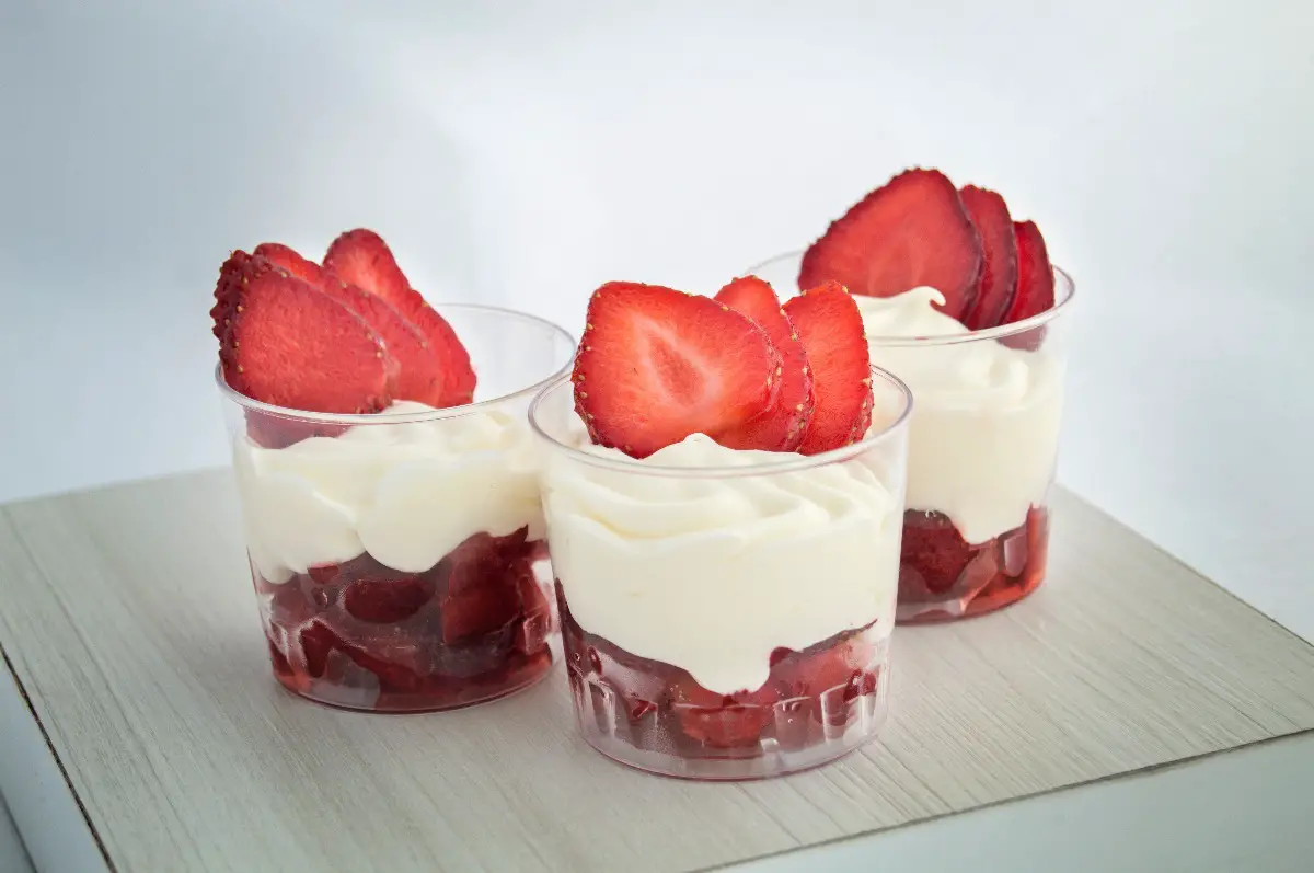 Postres con frutilla Postres con frutilla
