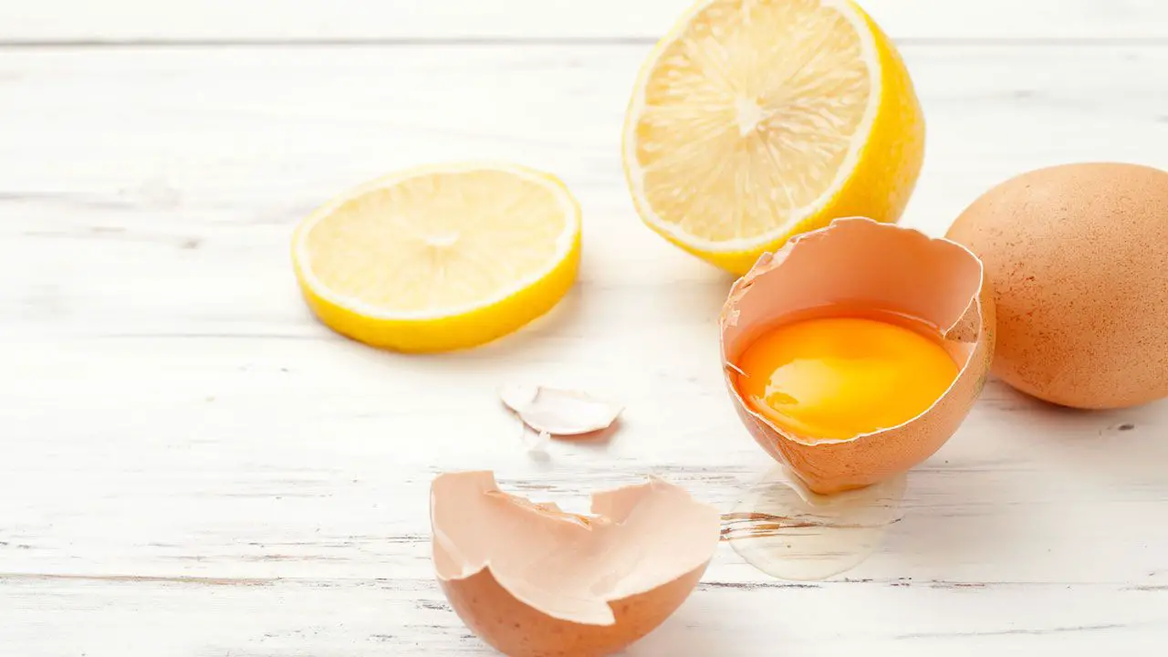 Mascarillas caceras para el cabello de limón y huevo