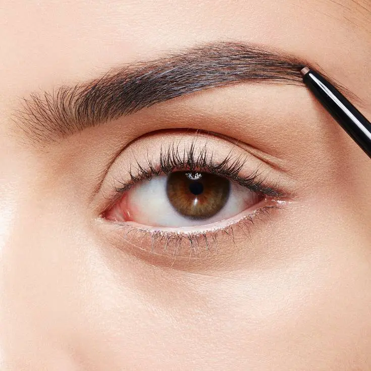 como pintar las cejas con lápiz rellenar
