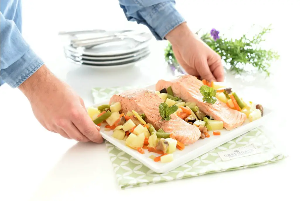 que hacer de almuerzo salmon y verduras