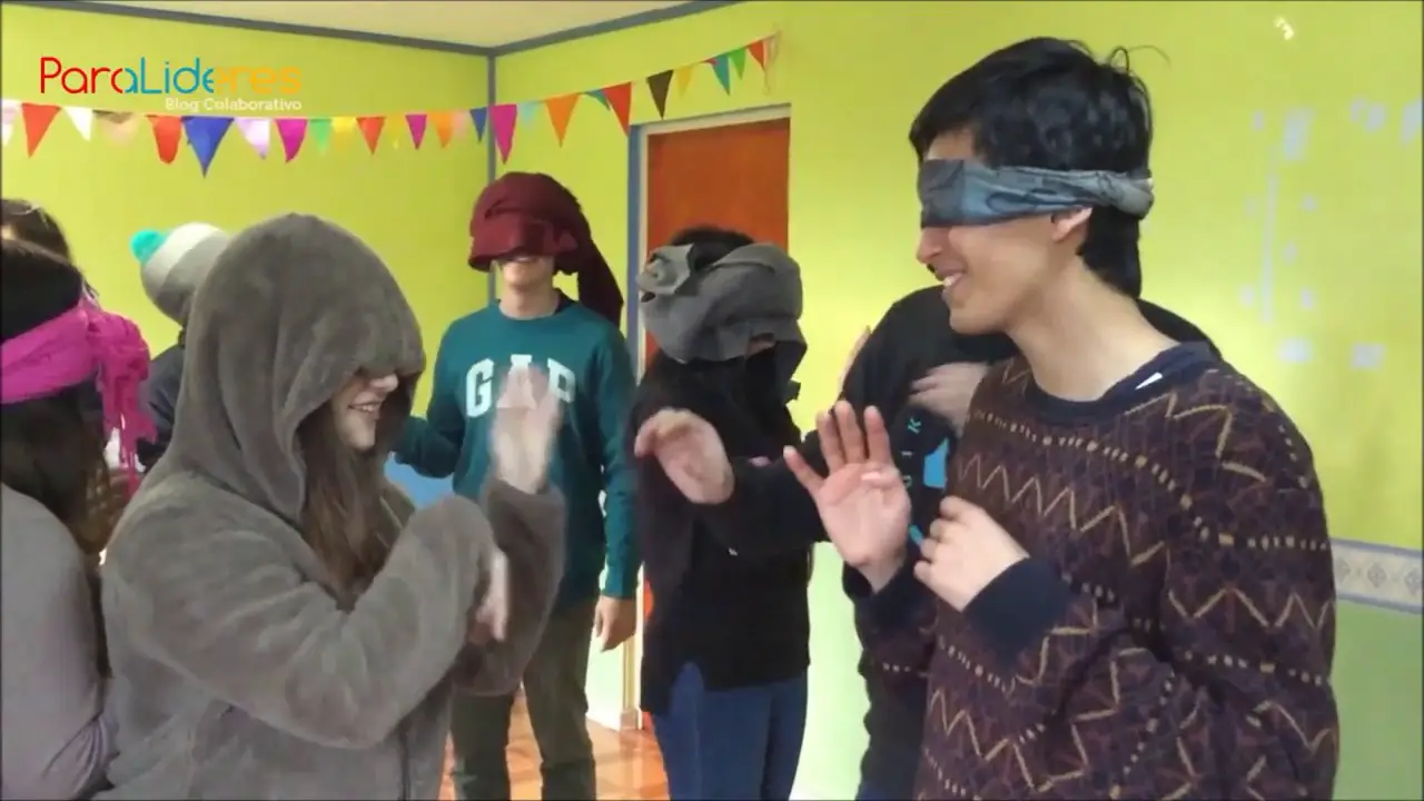 abraza al del medio juegos para personas con discapacidad visual