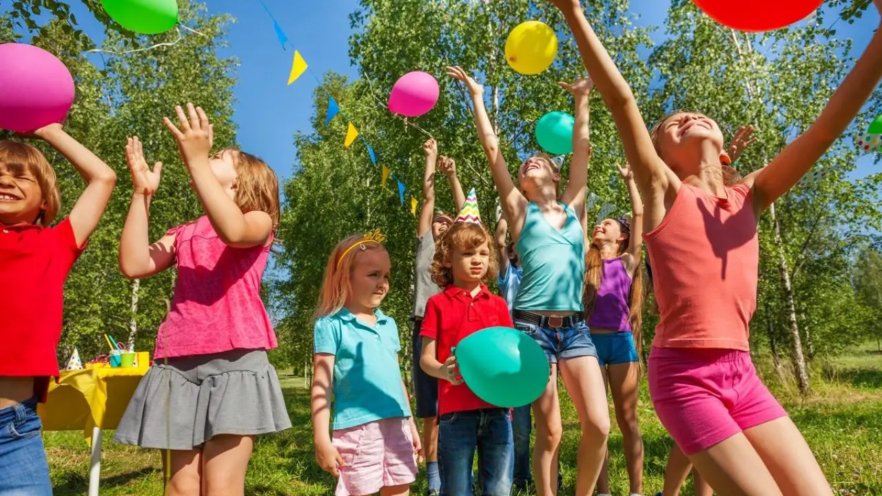 juegos para ninos especiales bailando con globos