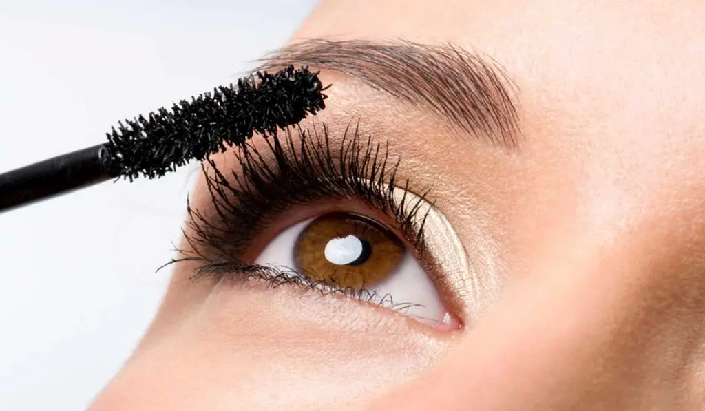 Rímel transparente (de pestañas y cejas) para lucir una mirada hermosa