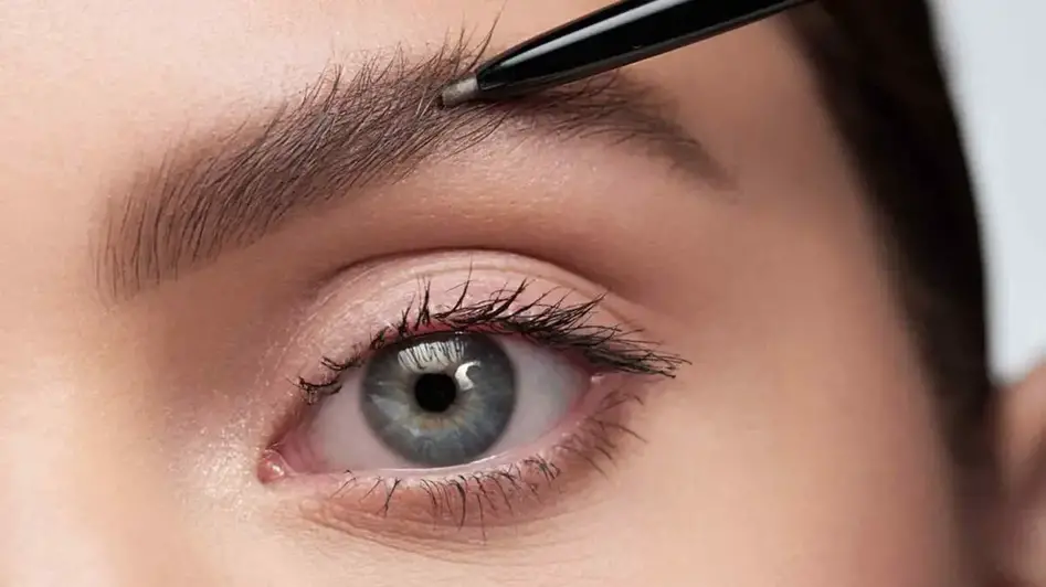 delineado de cejas lapiz
