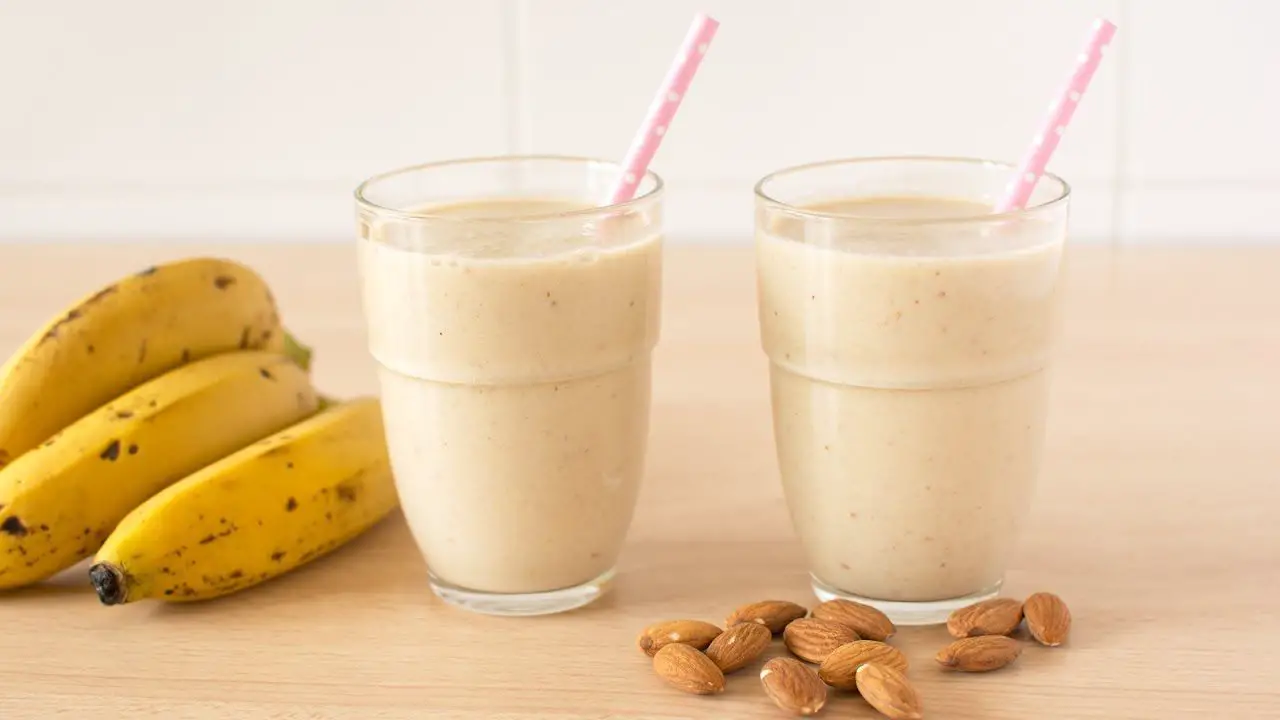 Desayunos con leche de almendras Desayunos con leche de almendras