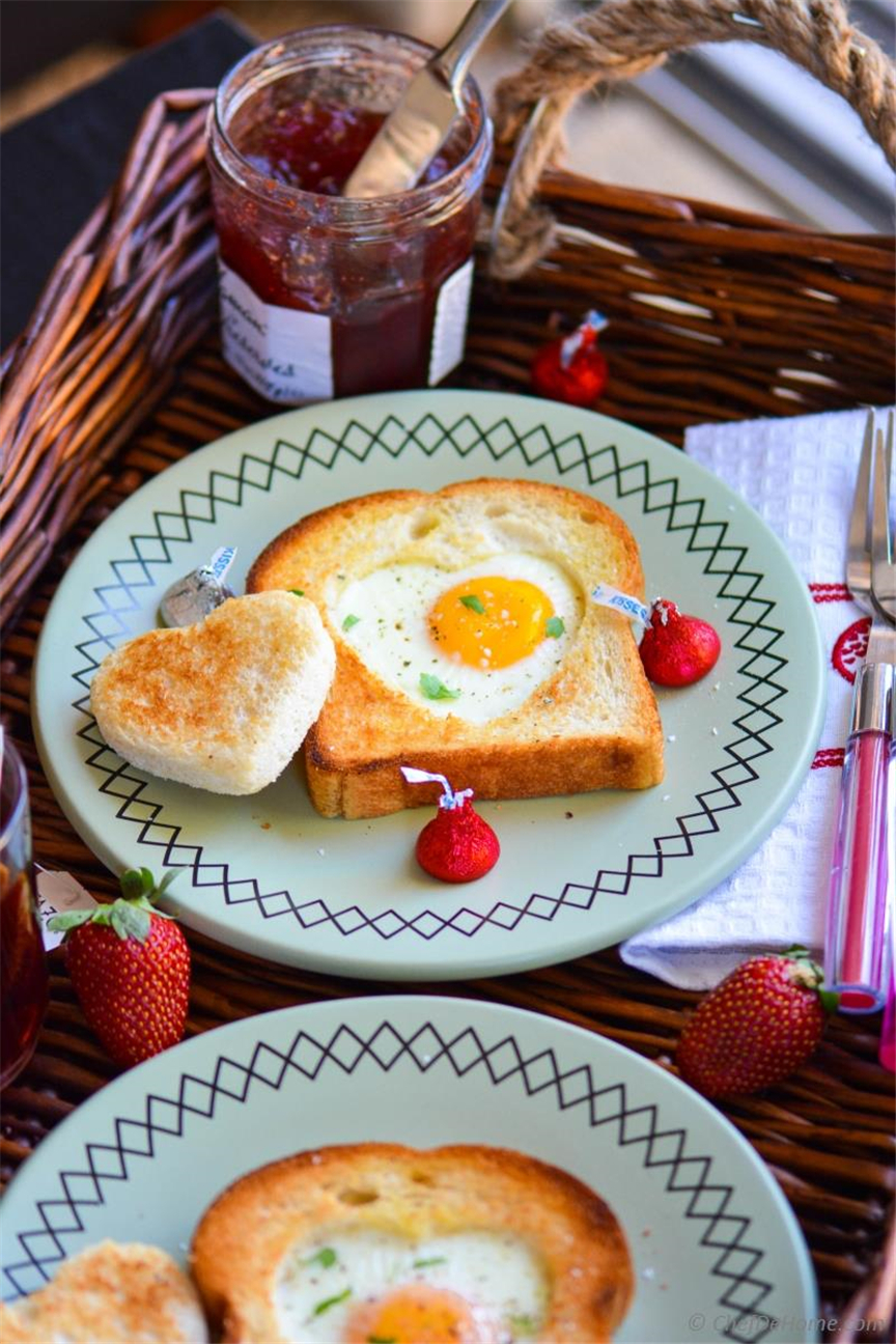 desayunos románticos tostadas con corazon