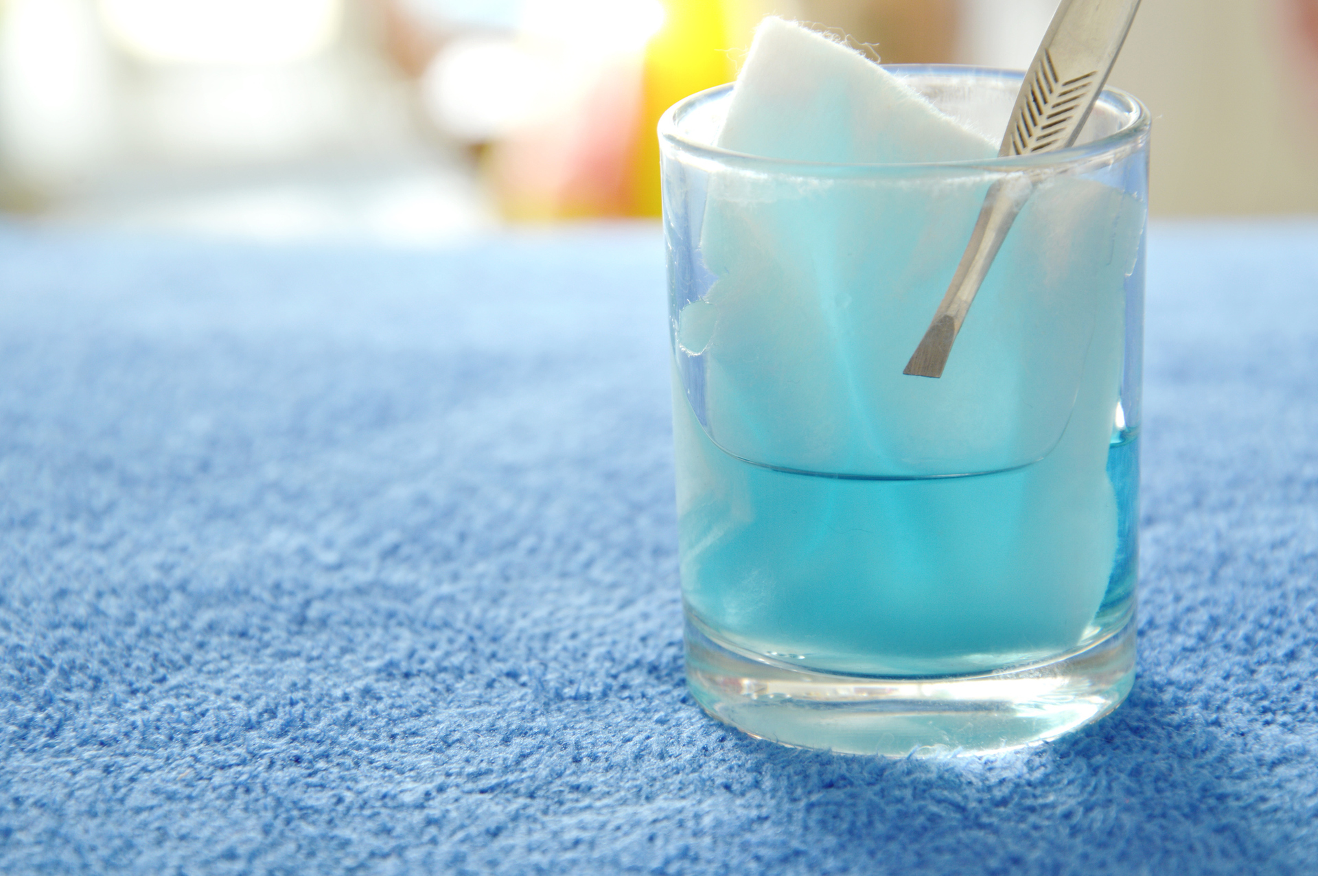 Aclarar las cejas con agua oxigenada