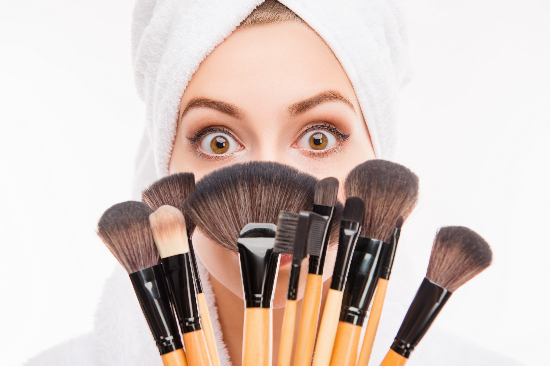 Cómo limpiar las brochas de maquillaje fácil y rápido - Los mejores trucos  y consejos aquí