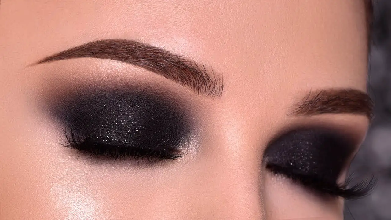 maquillaje negro elegante