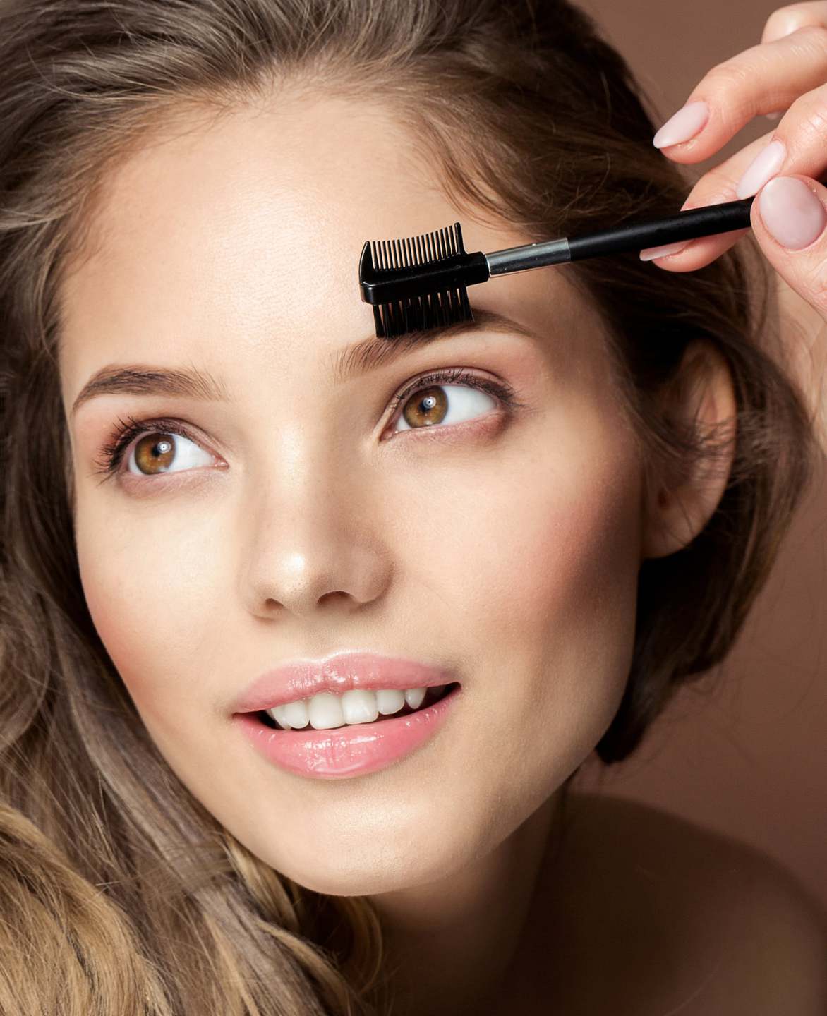 cejas perfiladas peinar