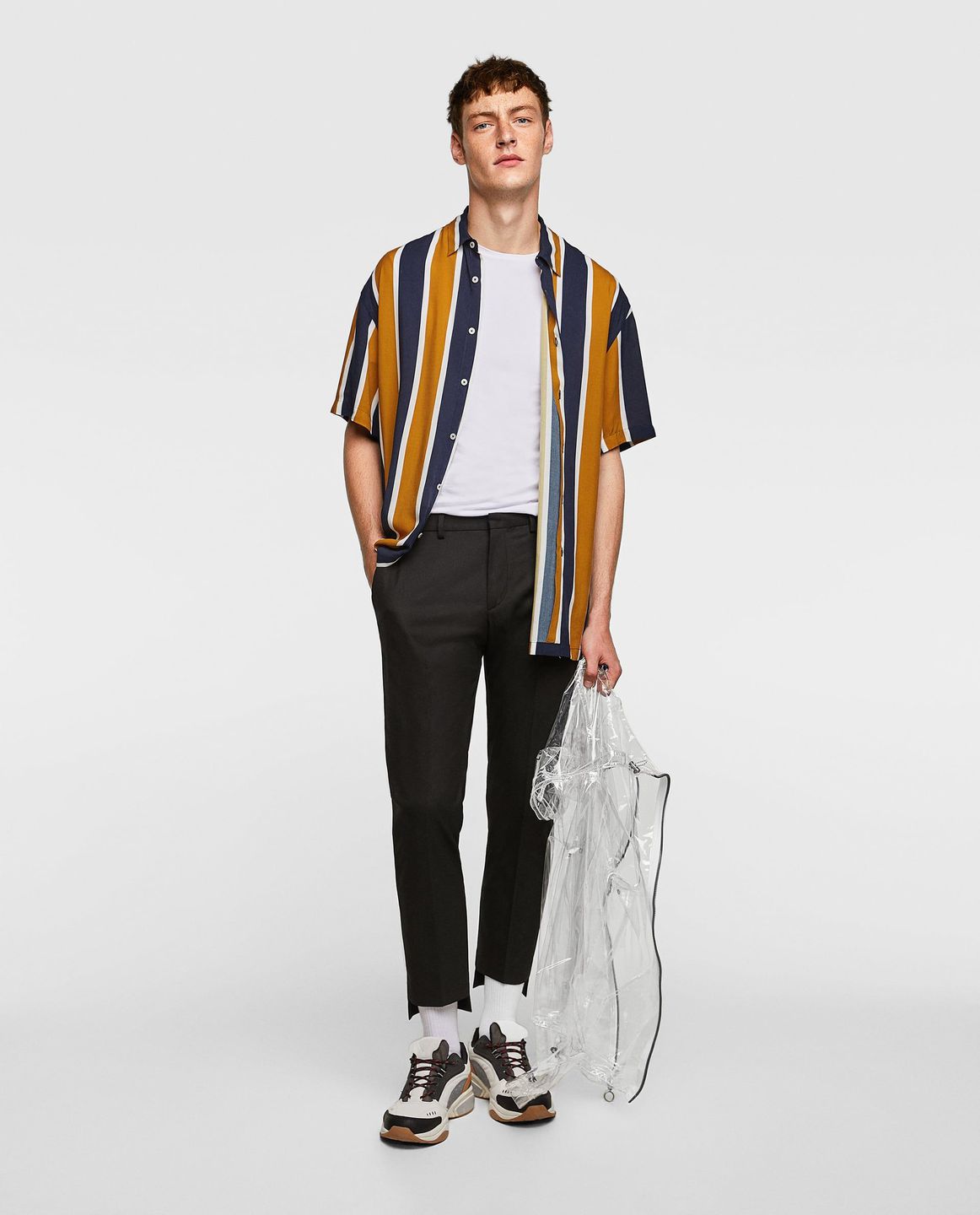 como combinar camiseta blanca hombre 11