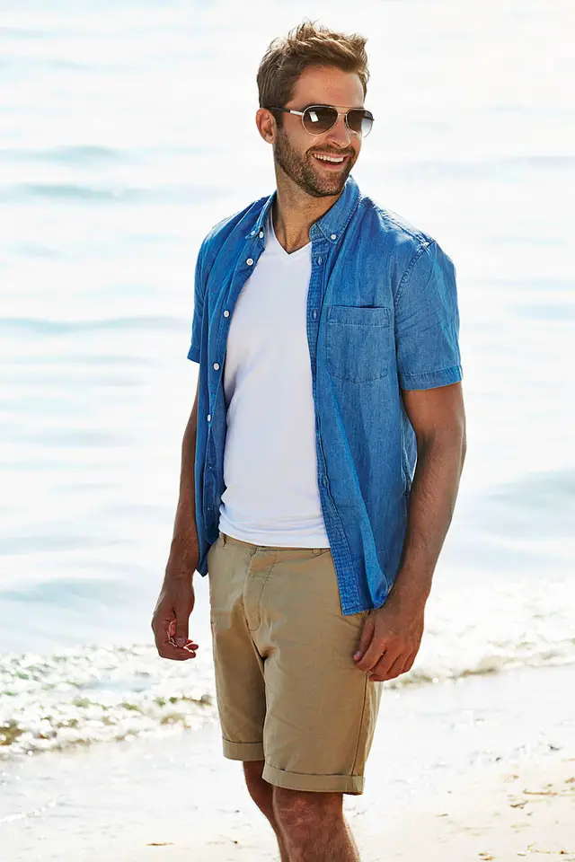 como combinar camiseta blanca hombre 13