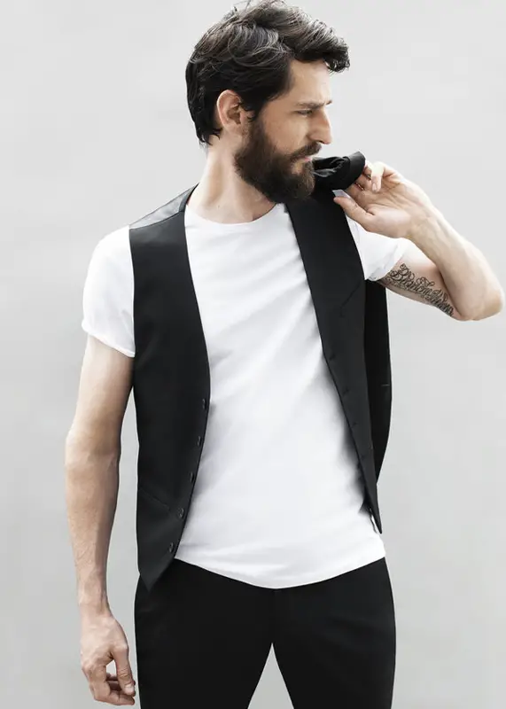 como combinar camiseta blanca hombre 2