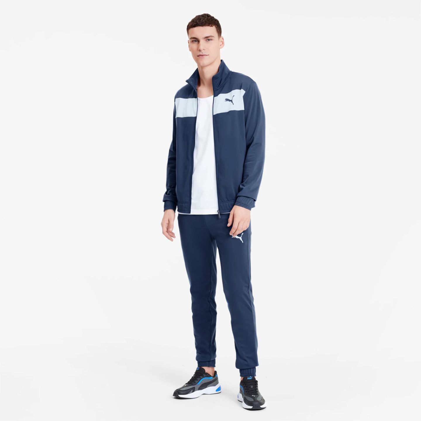 como combinar camiseta blanca hombre 6