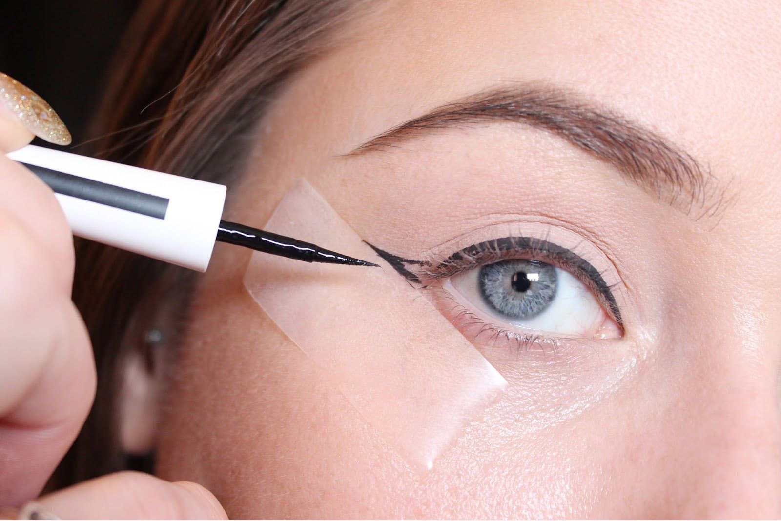 tips de maquillaje cinta para delinear