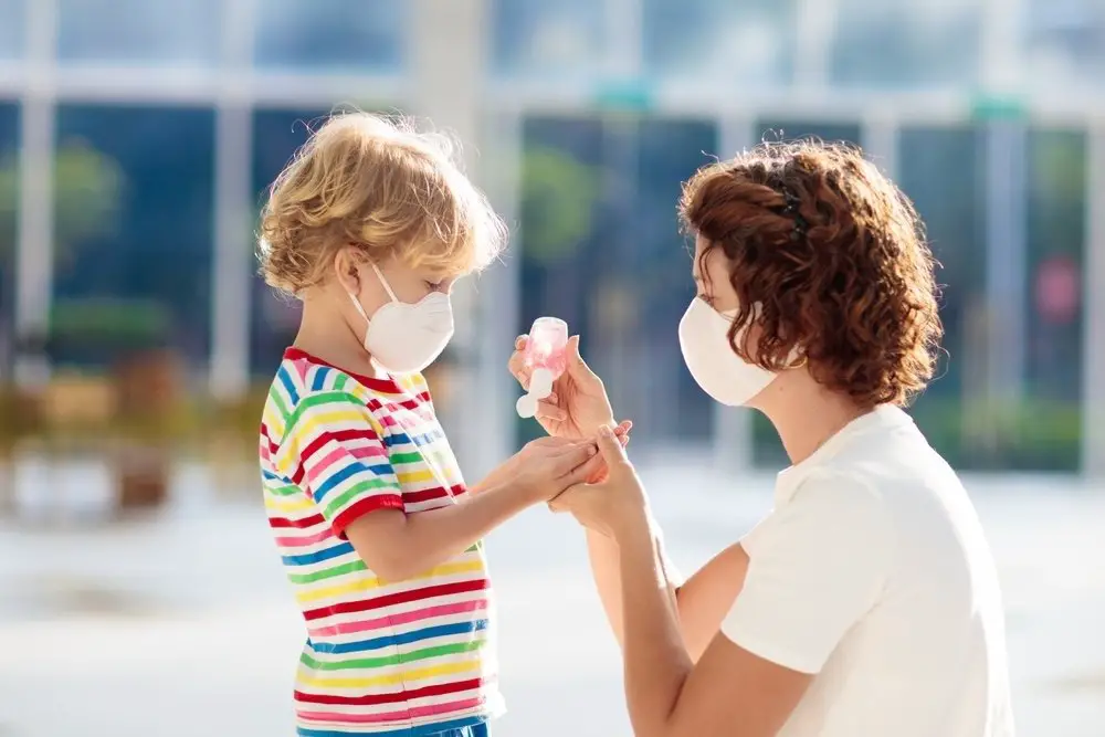 los ninos deben usar mascarillas mientras practican deporte