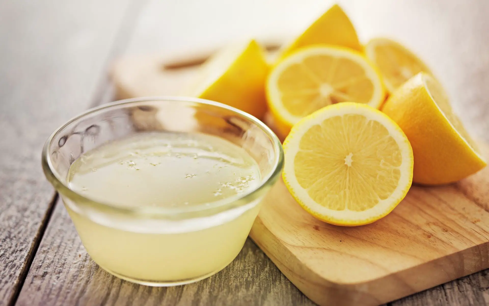 Remedios caseros para blanquear los dientes limon