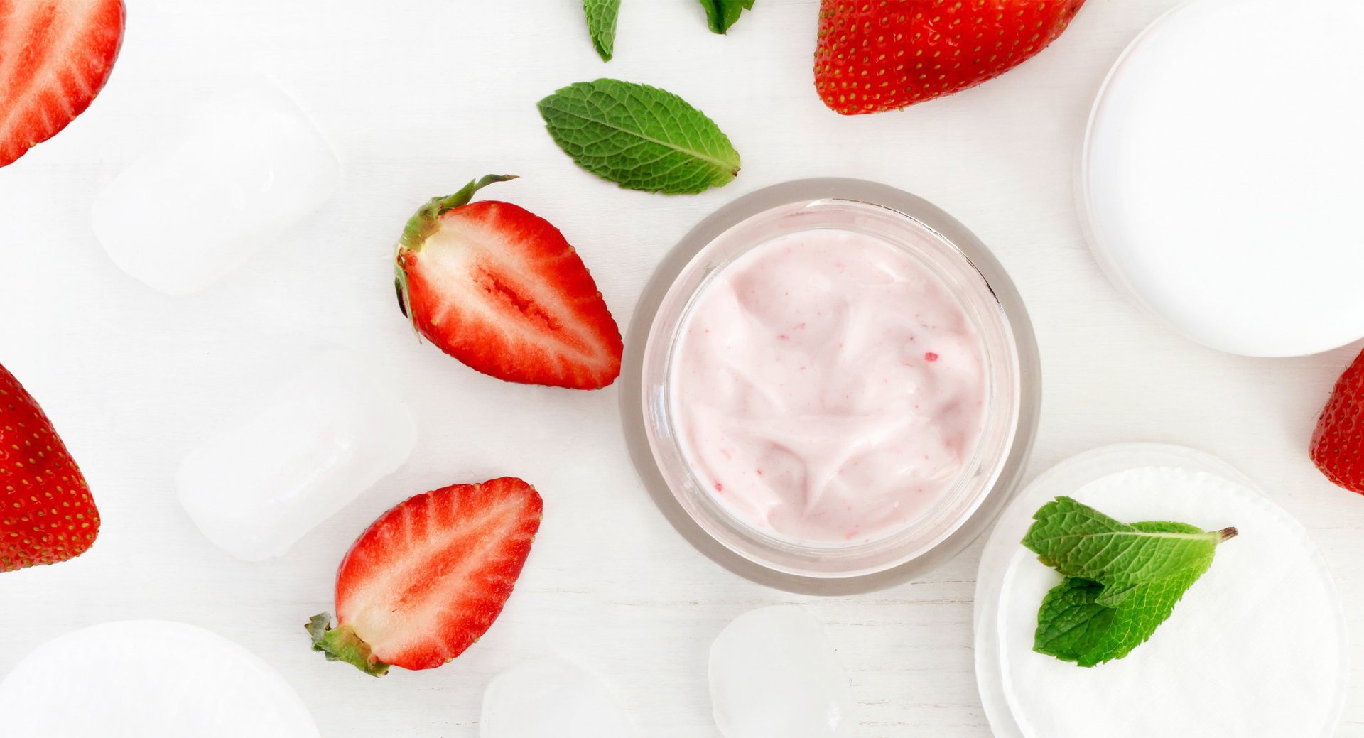como quitar la piel grasa yogur y fresa