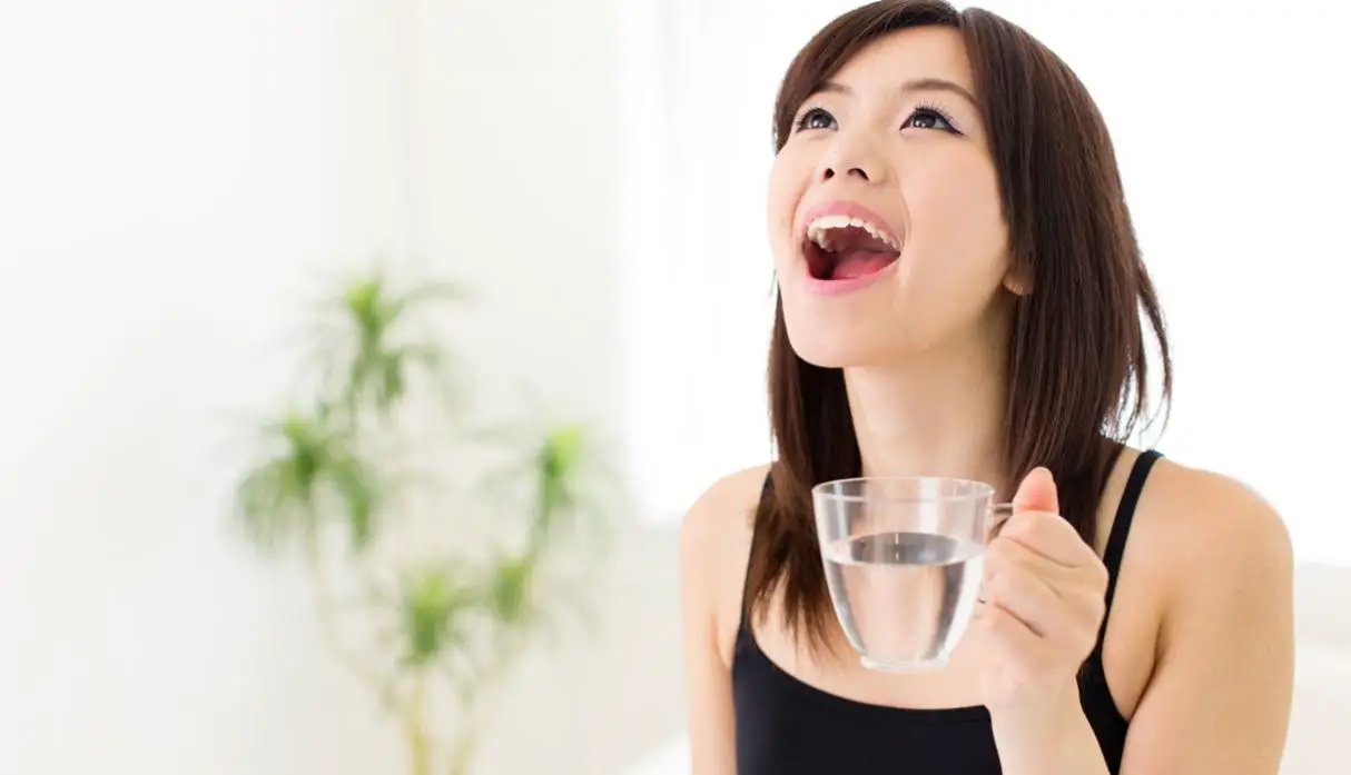 gárgaras de agua con sal gárgaras de agua con sal