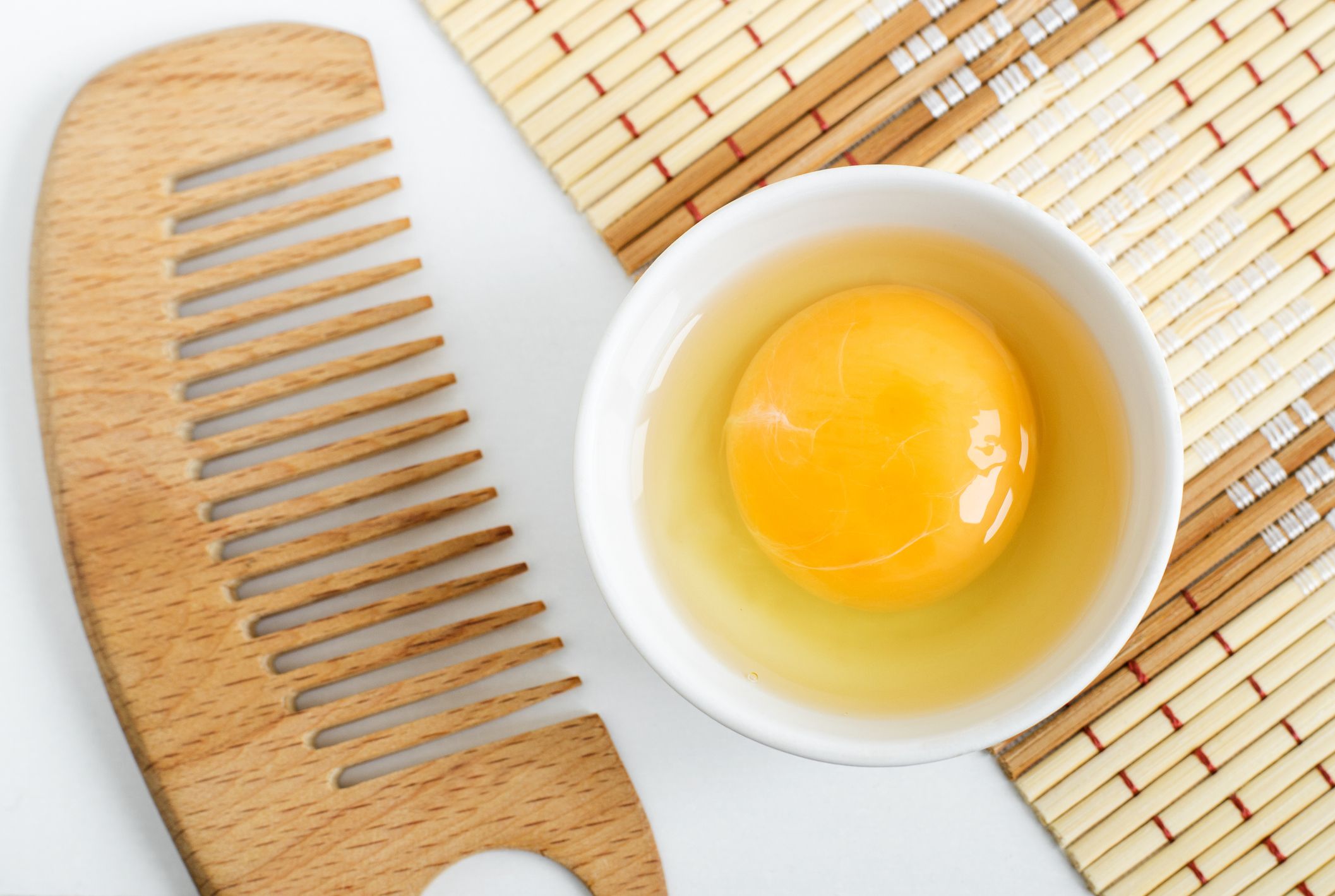 Remedios caseros para el cabello seco huevo y aceite de oliva