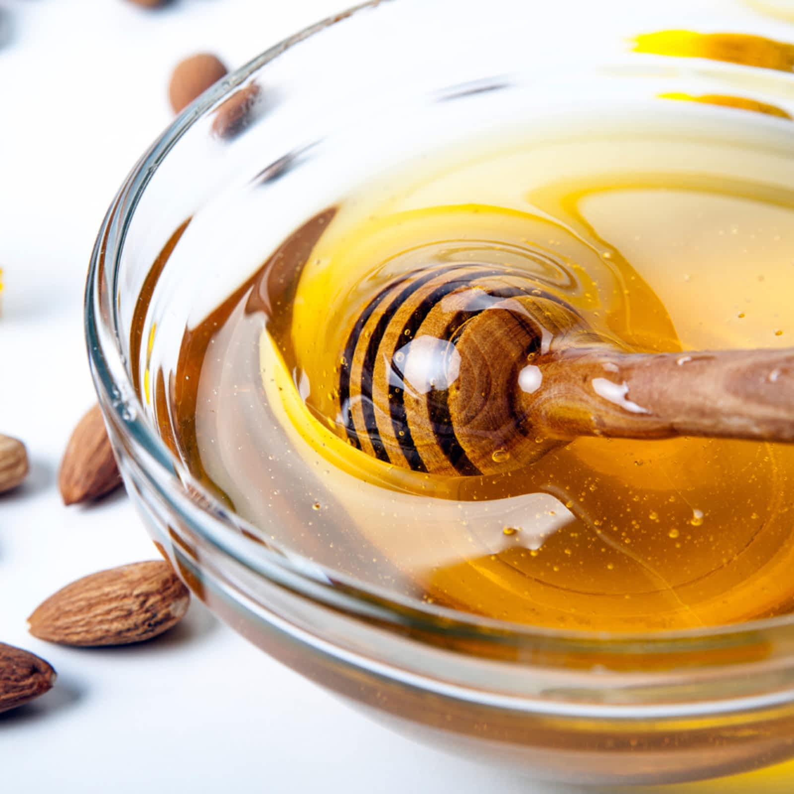Remedios caseros para el cabello seco miel y aceite de almendras
