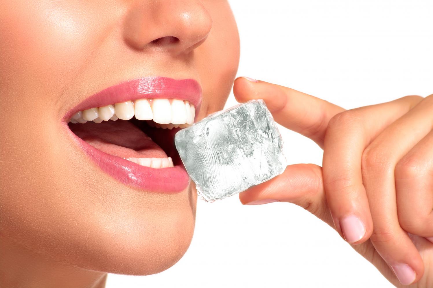 Remedios caseros inflamación de encías hielo