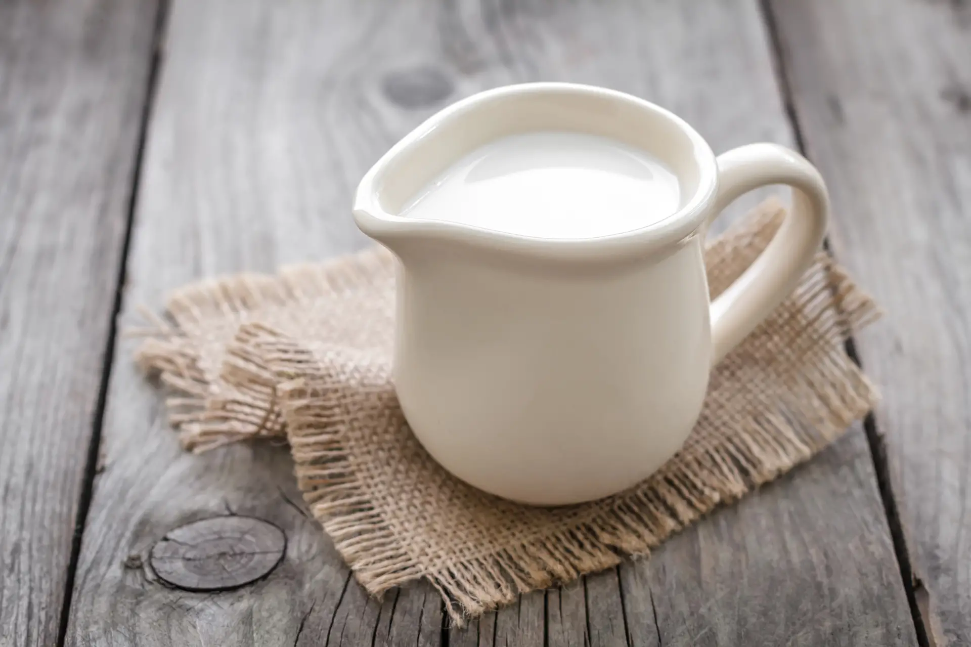 Remedios para aclarar las axilas leche