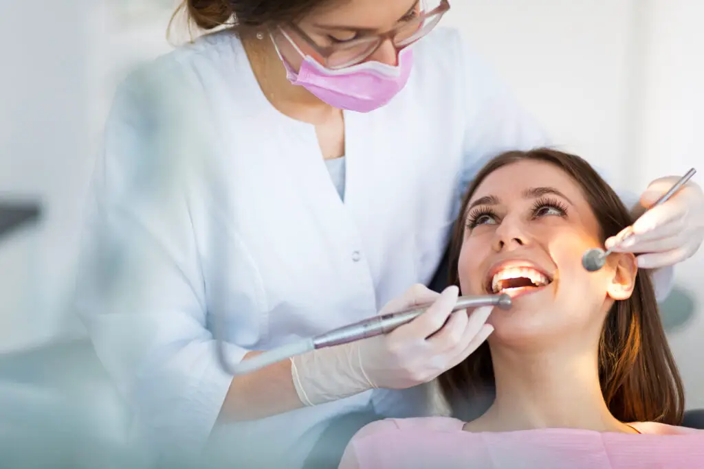 como quitar el sarro de los dientes visitar al dentista