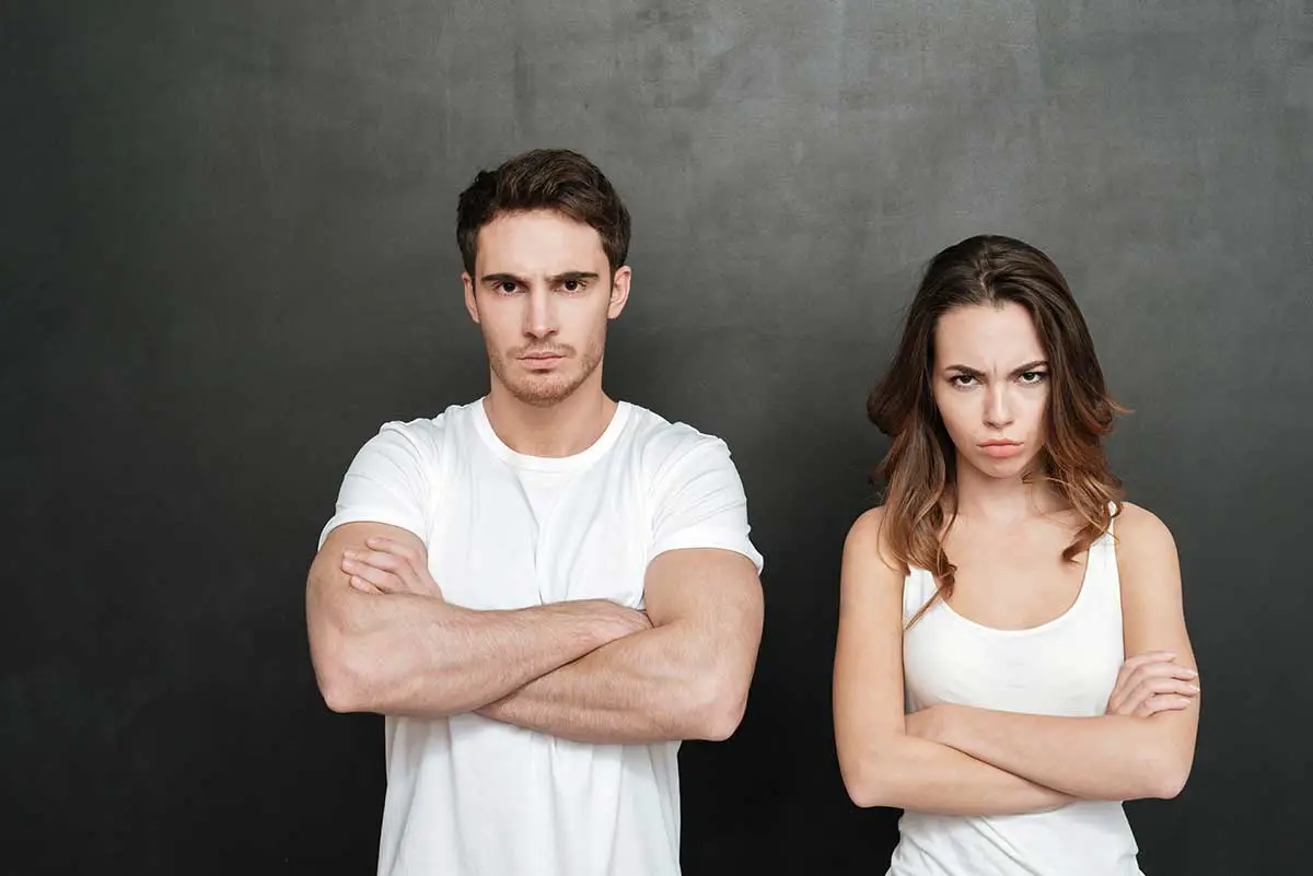 Mi pareja me odia pero no me deja Mi pareja me odia pero no me deja