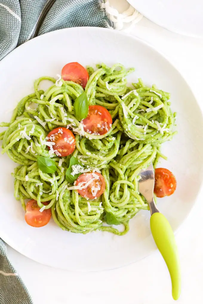 pasta de aguacate y espinacas